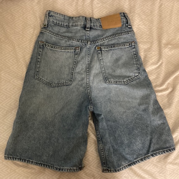 H&M 90s Vintage-Style High-Rise Bermuda Shorts - Picture 2 of 3
